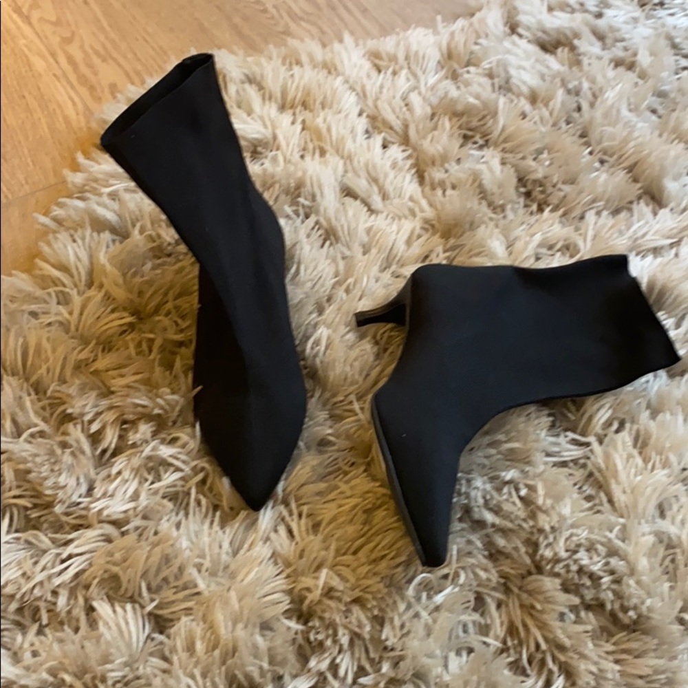 NEW Elysess kitten heel sock booties size 40